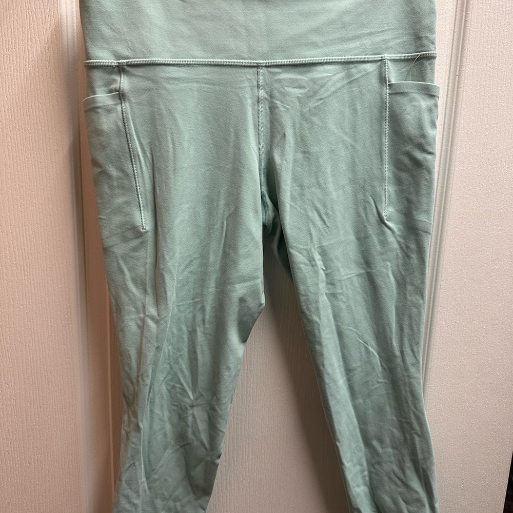 Athleta women's green leggings size L/ NWOT A2